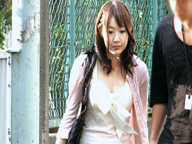 素人ドッキリ企画 見知らぬ男性にナンパ即口説かれるハプニング！旦那はモニター越しに監視、若妻が寝取られ浮気SEX4時間　サンプル画像11